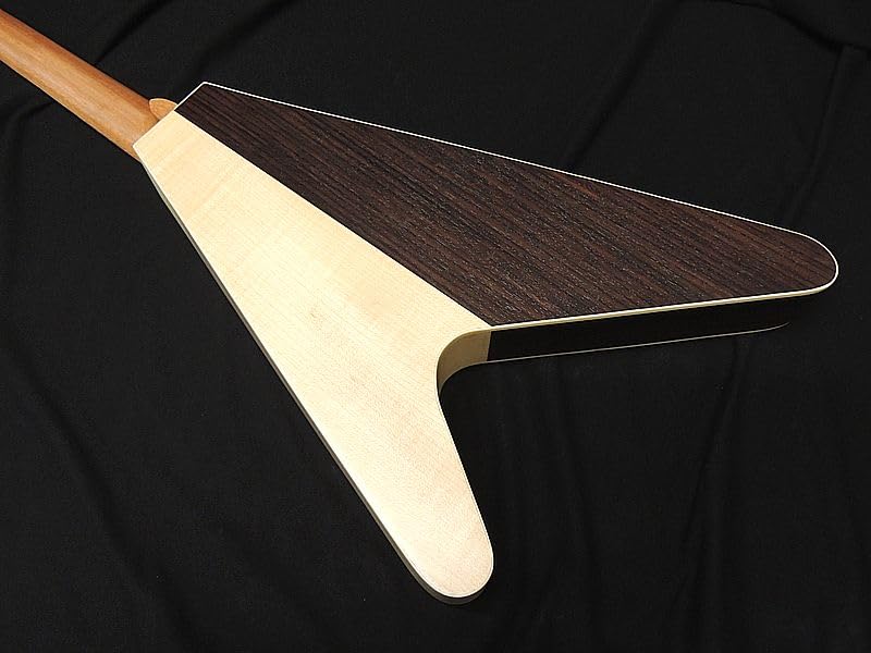 MaAmAa Ukulele V Shape 2T Tenor Ukulele MaAmAa Deformed Ukulele 2 Tone Color MU-V3 Maple/Ebony