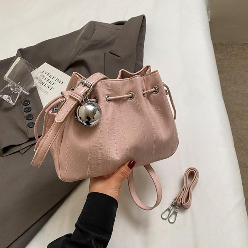 2024 New Work Bag Women's Pleated Crossbody Bag Summer Design Shoulder Bag Bucket Bag