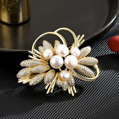 Women's Light Luxury Design Elegant Imitation Pearl Flower Brooch Fashionable Versatile Niche Design Sense Brooch