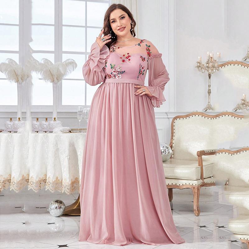 Elegantní růžové večerní šaty: Elegantní nadměrná velikost, letní styl