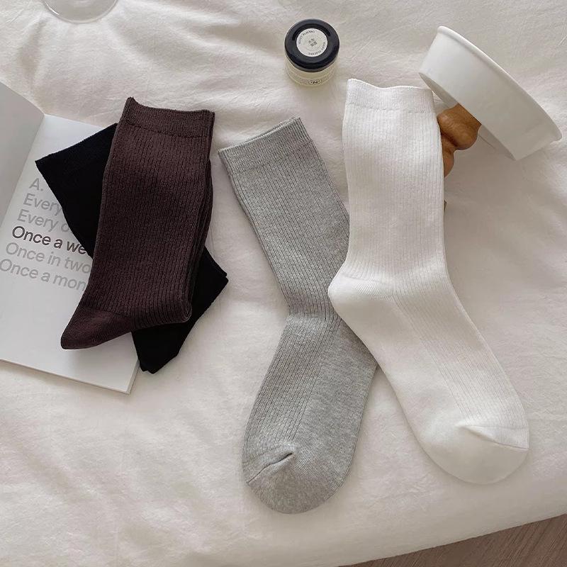 Damen Wadenlange Schlankmachende Plüschsocken: Vertikale Streifen, Lockere Manschette, Atmungsaktiv, Anti-Pilling, Doppelnadel-Finish.