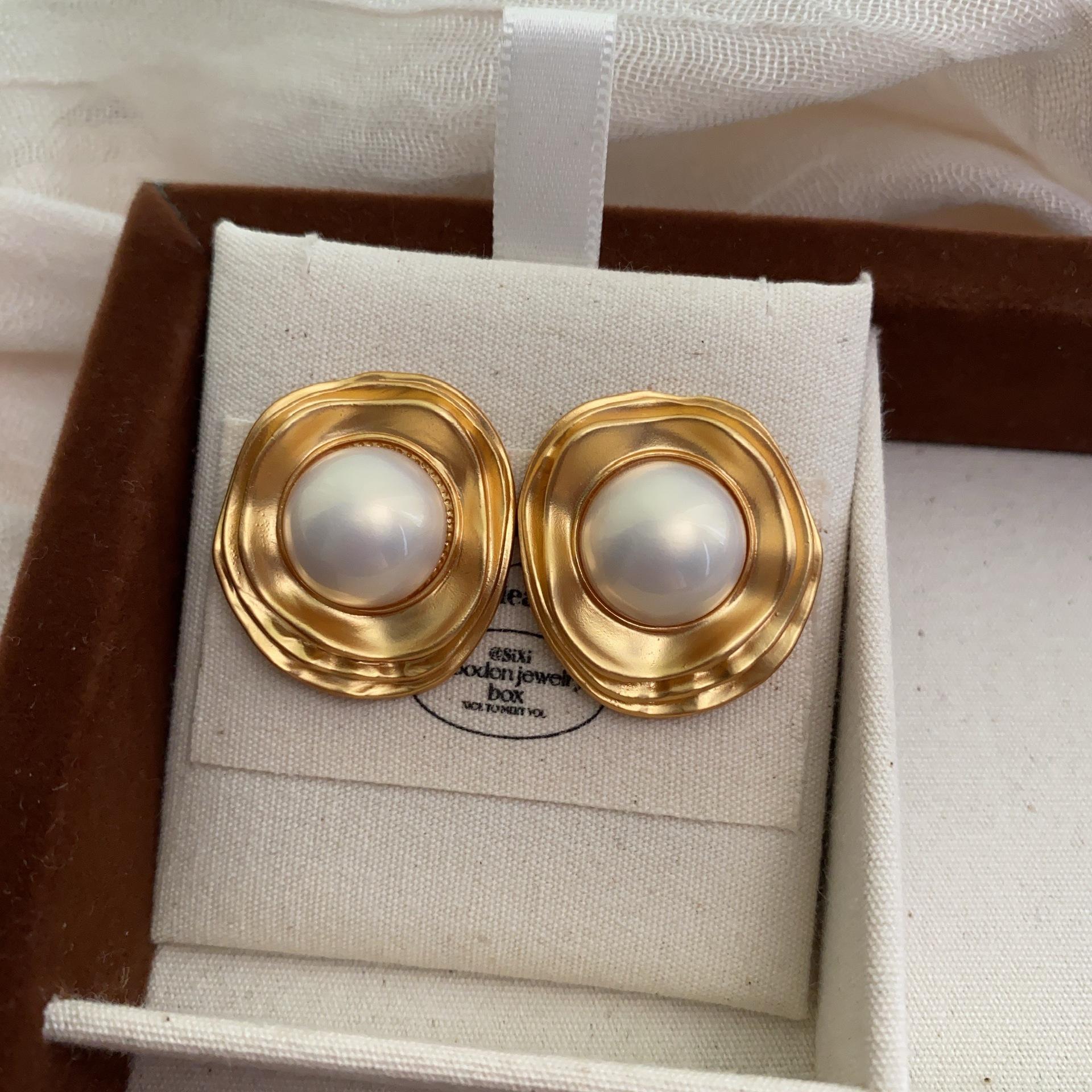 Baroque Imitation Pearl Retro Stud Earrings Niche Design Sense Light Luxury Heavy Industry Temperament Earrings Irregular Special-Shaped Earrings