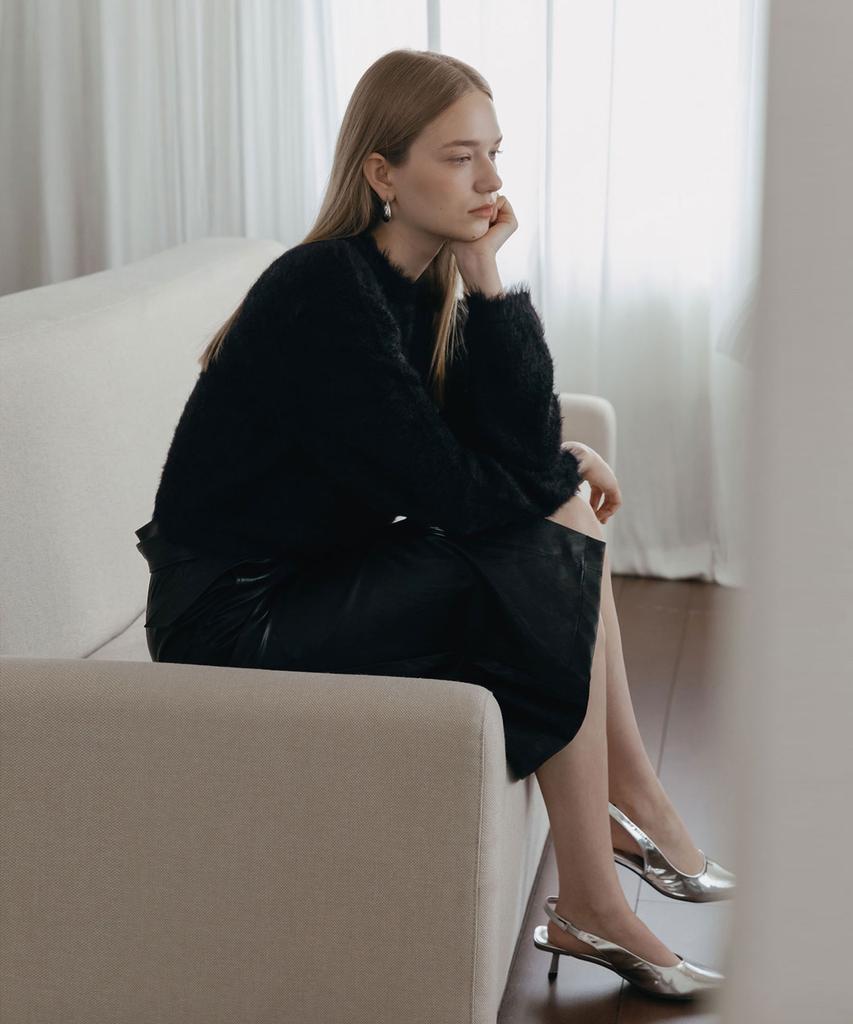 Illoje Long Hair Soft Sweater (Black)