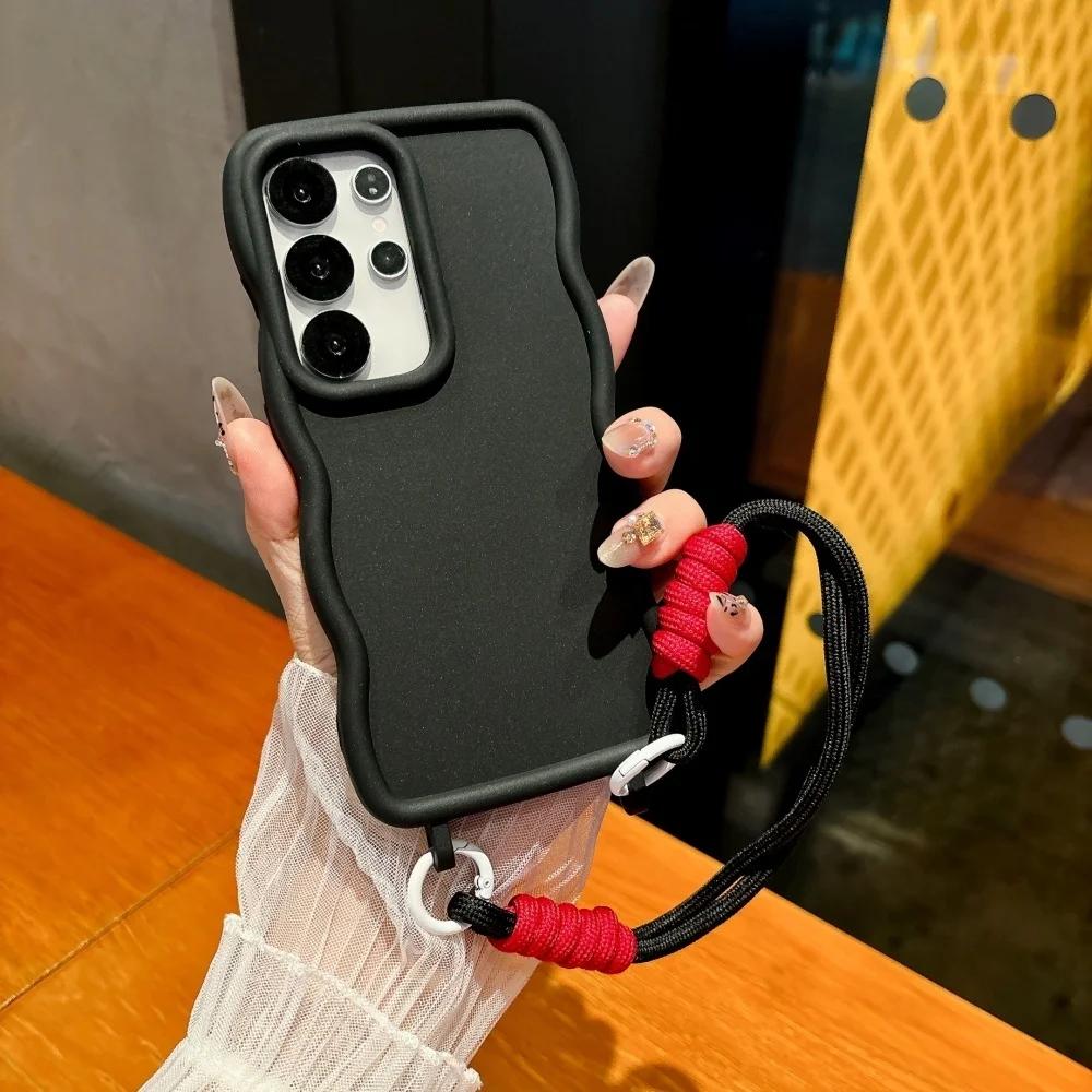 Wellen-Crossbody-Handgelenkriemen-Hülle für Samsung Galaxy S2 Ultra S24 Plus Lanyard Einfarbige Weiche Flüssigsilikonhülle