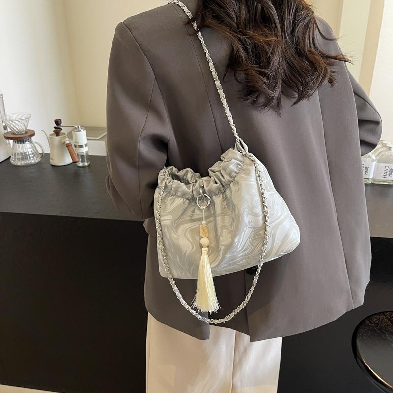 New Temperament and Fashionable Design One-shoulder Crossbody Fashionable Solid Color Retro Draw Chain Texture Crossbody Bag