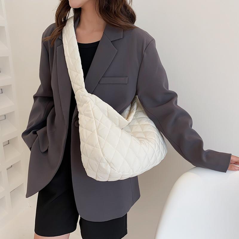 Autumn and Winter Bag Cloud Fold Large Bag Women's Casual Personality Lightweight Large-capacity Dumpling Bag Messenger Bag