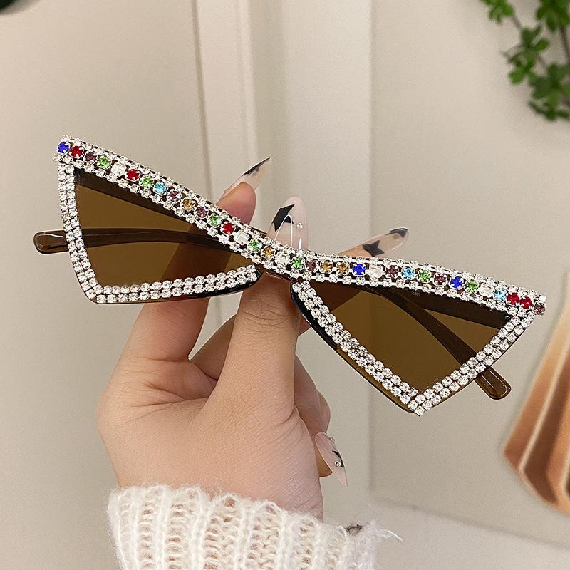 Luxury Cat Eye Rhinestone Classic Sunglasses Noble Luxury Designer Triangle Glasses Uv400 Trend Lunettes De Soleil Pour Femmes