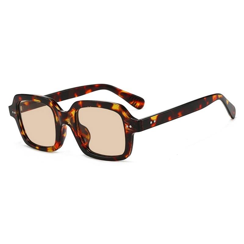 Vintage Punk Rivets Square Sunglasses Women Brand Designer Oversized Retro Black Sun Glasses Shades Men Goggle Oculos De Sol