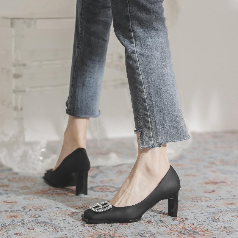 Mary Jane jednoduché boty na silném podpatku se čtvercovou špičkou zelené dámské boty s diamanty niche designový cit francouzský retro společenské vysoké podpatky dámské
