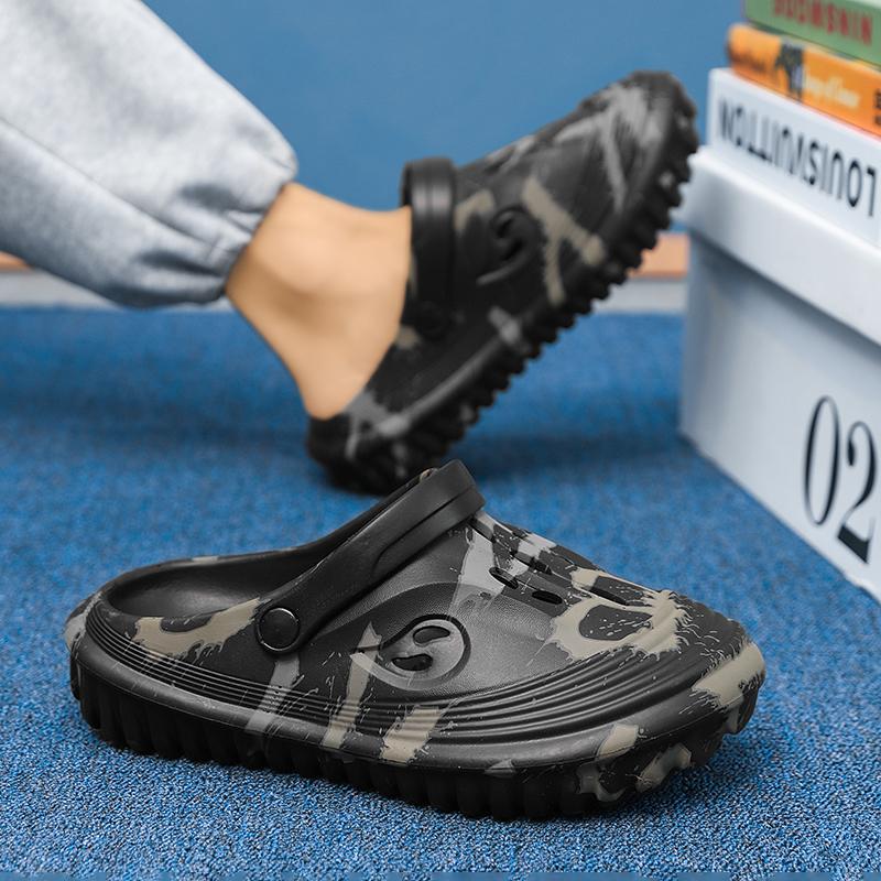 Fashion Summer Men Sandals Outside Wearing Non-slip Step On Slippers Thick Soles Garden Clogs Fashion Beach Shoes for Water