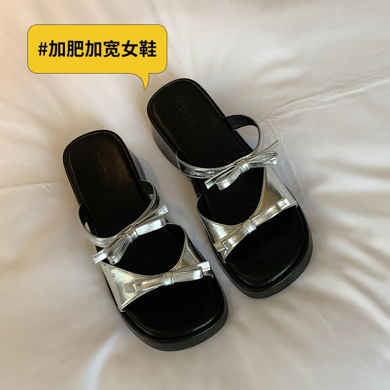 

0389-4 крутые шлепанцы на толстой подошве женские летние для улицы сандалии на перемычке пляжные шлепанцы широкая стопа полная стопа большой размер женская обувь 45 серебряный