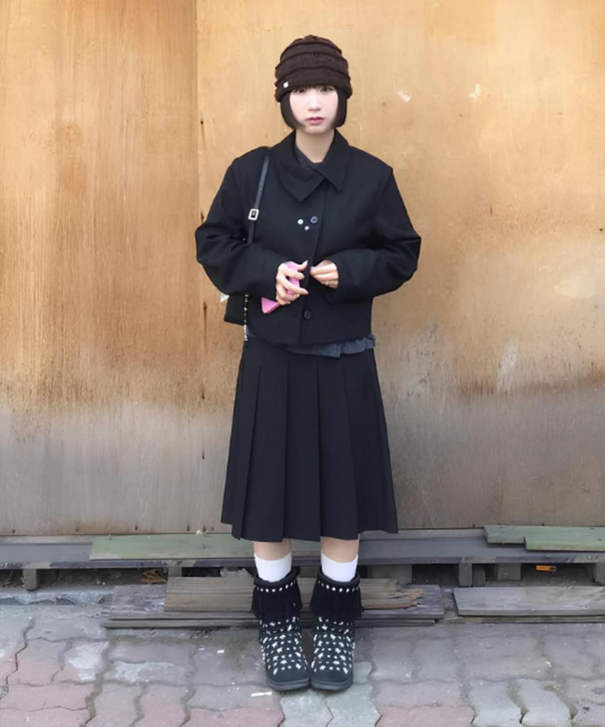 Lougeu Pendant Detail Pleated Skirt_Black