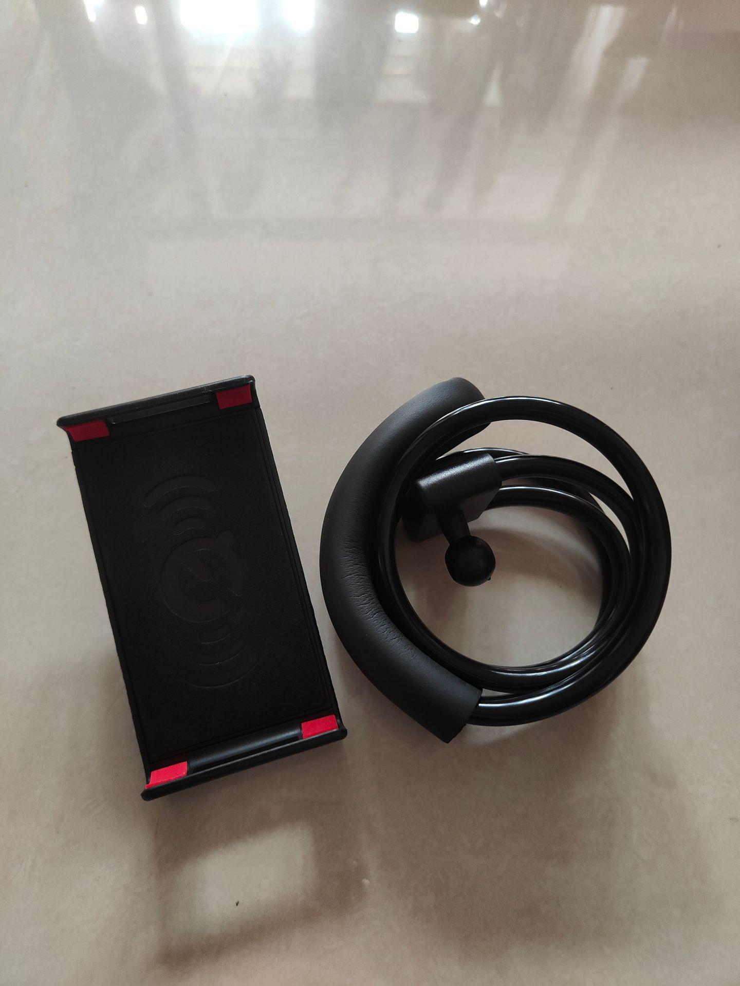 

Универсальный многофункциональный держатель для смартфона на шею и прикроватный чёрный