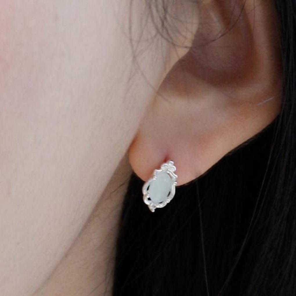 

Women s Daily Accessory Sari Gemstone Earrings Silver_Mother-of-pearl