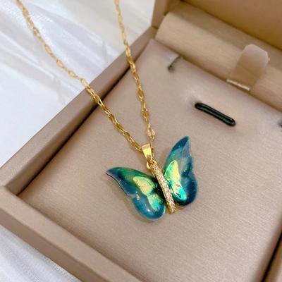 1 peça Série Borboleta Dourada Pingente de Zircônia Incrustada em Cobre Corrente de Aço Titânio Colar Simples e Elegante