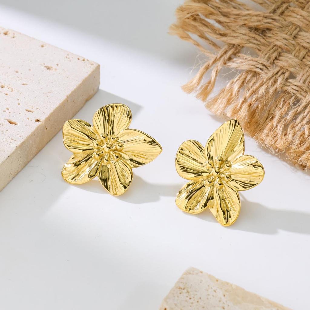 Personalized design Butterfly stud earrings Fashion temperament Titanium steel earrings Women do not fade versatile