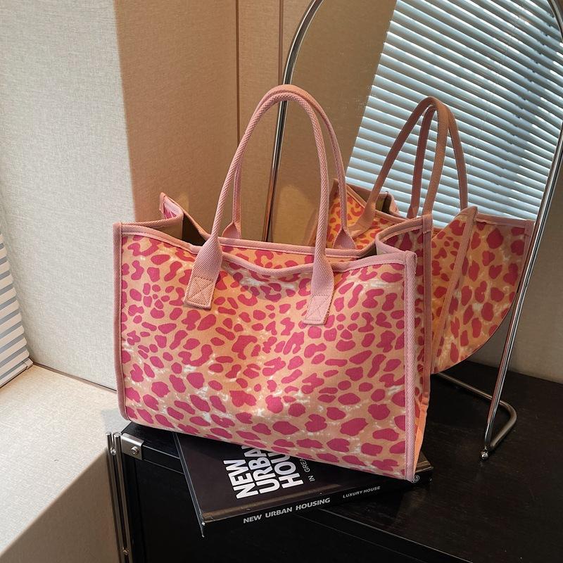 

Персонализированная нишевая сумка на плечо с леопардовым принтом, сумка большой вместимости, женская новая летняя портативная сумка-тоут розовый
