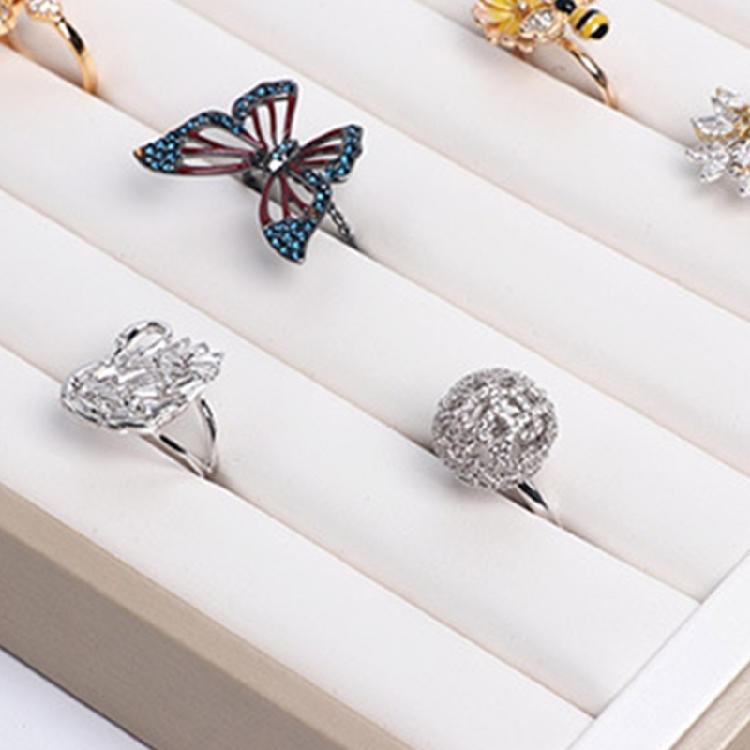 Contemporary Jewelry Display Stand Designed For Optimal Jewelry Visibility And Easy Handling In Various Settings