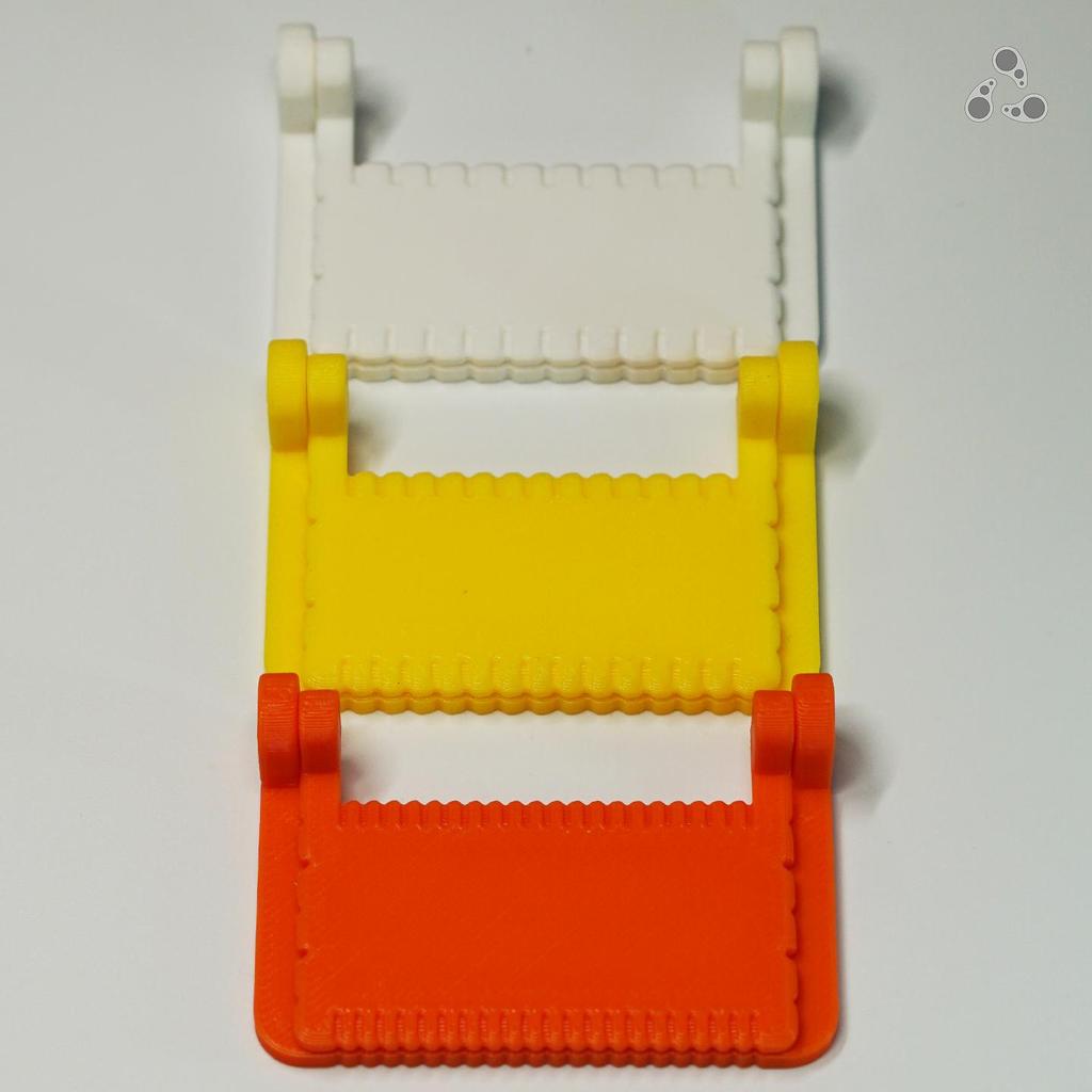 **Hinged Handcrafted Overlock Sewing Needle – Cute High-Precision DIY Style**