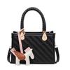 Niche handbag bag women's new popular fashion versatile messenger bag high-end single shoulder tote bag