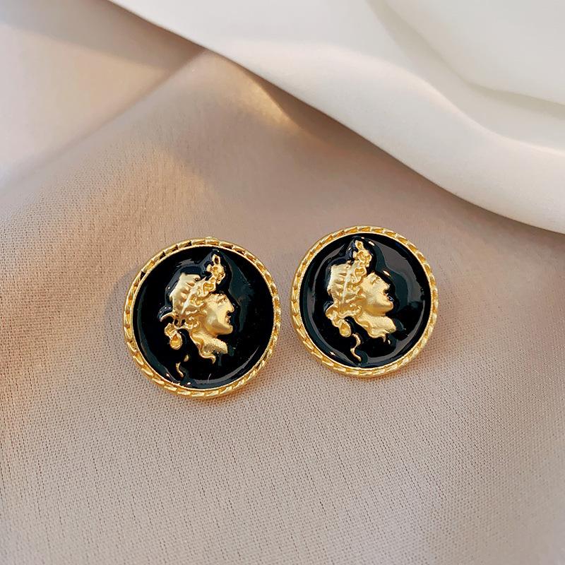 

Black Enamel Oil Drop Butterfly Earrings Retro Versatile High-end Stud Earrings Niche Earrings Women