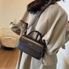 Retro liten veske dameveske 2025 ny mote høst og vinter skulder messenger bag high-end dame bærbar liten firkantet veske