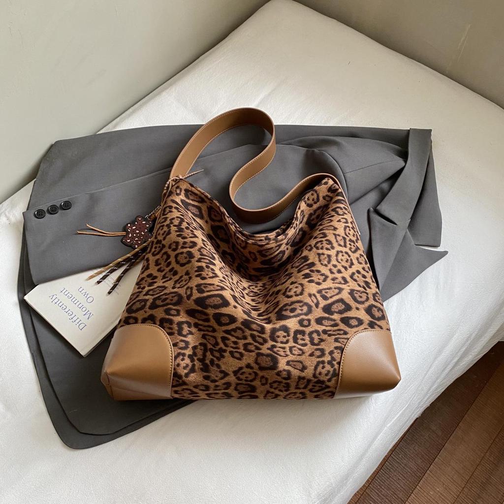 2025 Women's Leopard Print Large-Capacity Retro Tote and Shoulder Bag