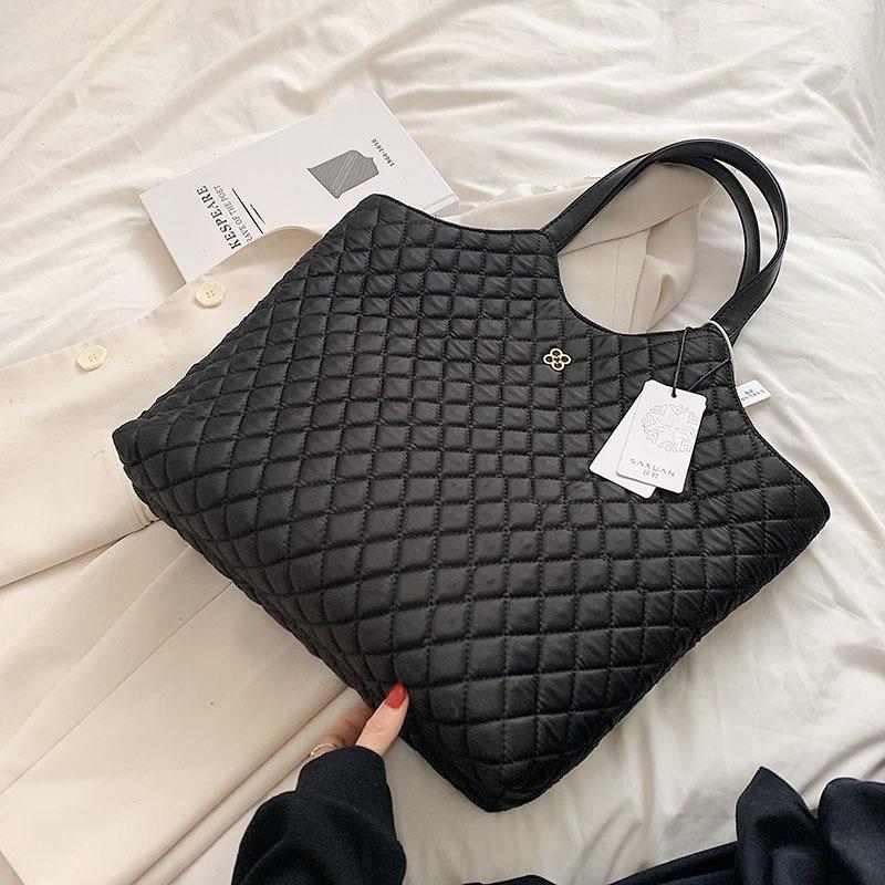 Large-capacity Tote Bag Women's Bag New Simple and Fashionable Diamond Embroidery Thread Single Shoulder High-end Fashion Commuter Bag