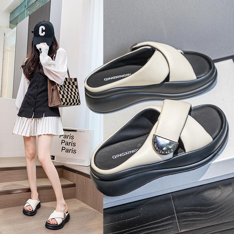 Thick-soled cool slippers women's 2025 summer new outer wear European station cross with fashionable bread women's sandals one-word drag