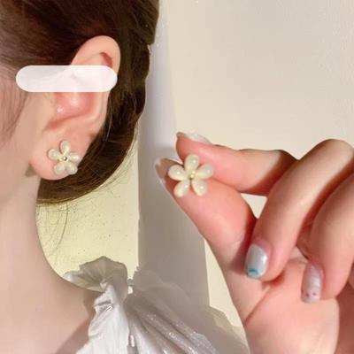 Elegant Cat's Eye Flower Stud Earrings - Japan Korea 2026 Collection for Women