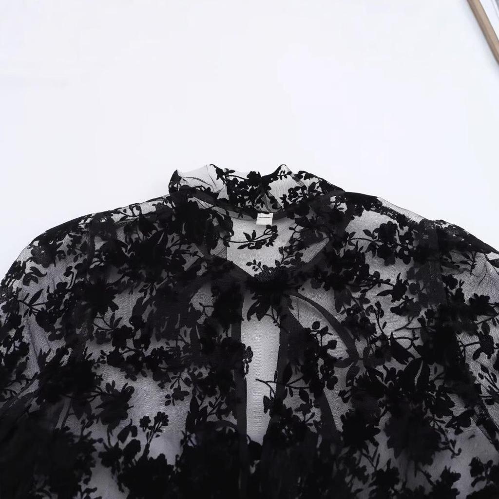 Haut floqué transparent à lacets style européen et américain pour femme, hiver 2024