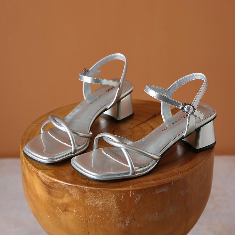

High-heeled sandals spring and summer 2025 new silver fashion pearl straps fairy wind word with thick-heeled sandals woman 40 серебряный