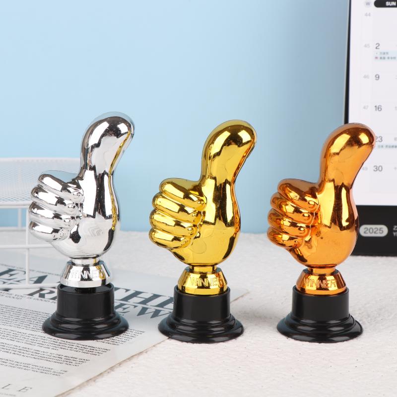 1 Styck Mini Segertroféer Prisutdelningar Tummen Upp Trofé Plast Guldtroféer Uppmuntran För Hem Skrivbordsdekor