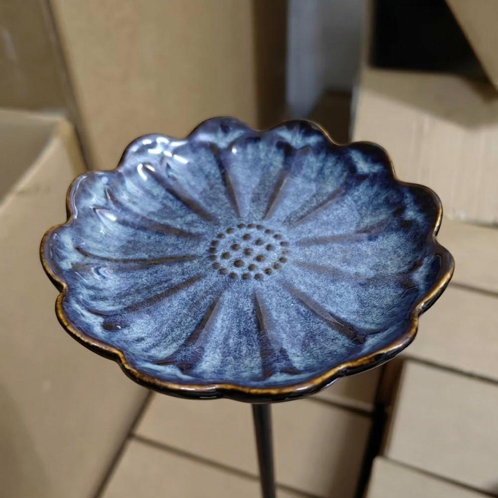 Flower-Shaped Ceramic Bee Feeder Rust-resistant Floral Sculpture Bird Bath Bowl Handcrafted Metal Vintage Style