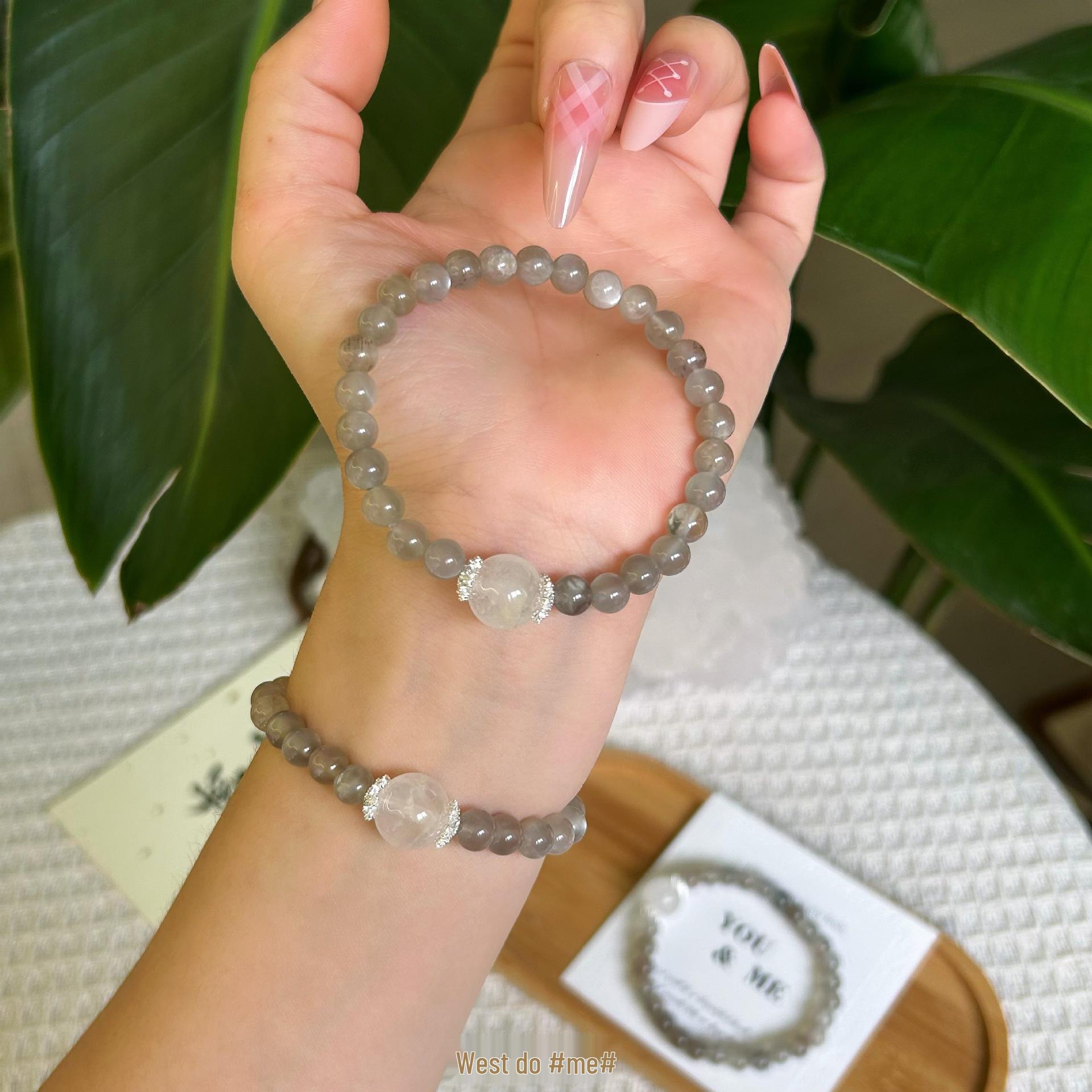 

Осенний браслет из натурального лунного камня и белого фантома