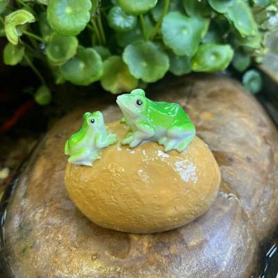 Miniature Frog Statue Garden Decoration Realistic Looking Weather-Resistant Outdoor Animal Frog Figurine Plant Ornament