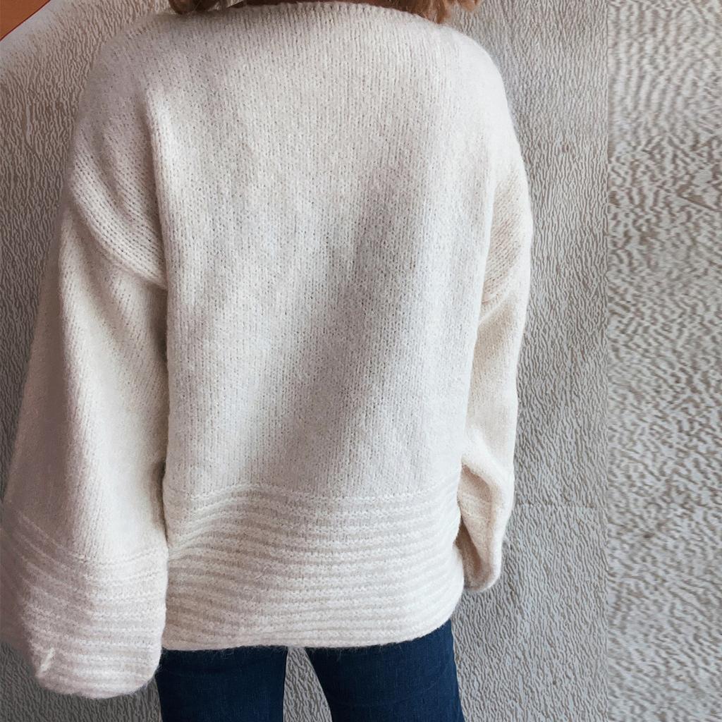 Dámský jednobarevný ležérní volný pletený svetr s kulatým výstřihem a dlouhým rukávem