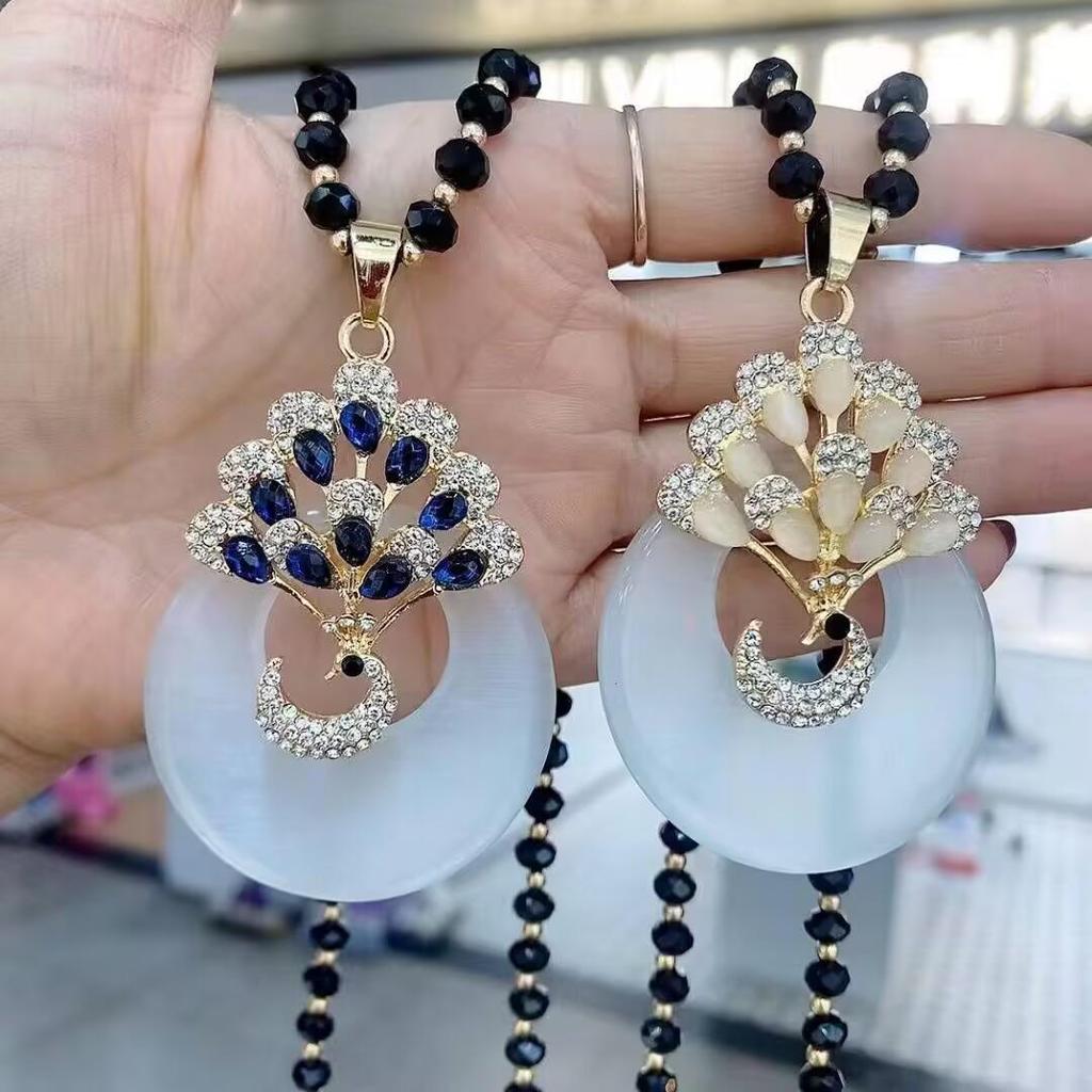 Elegant Women’s Crystal Flower Pendant Necklace - Versatile Autumn/Winter Sweater Chain Accessory