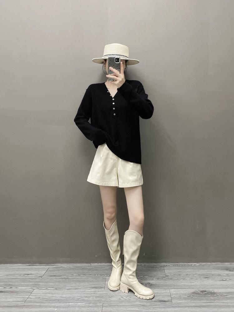 Women's Versatile V-Neck Cashmere Sweater - Loose Fit, Buttoned, Lazy Style Knitwear for Autumn/Winter