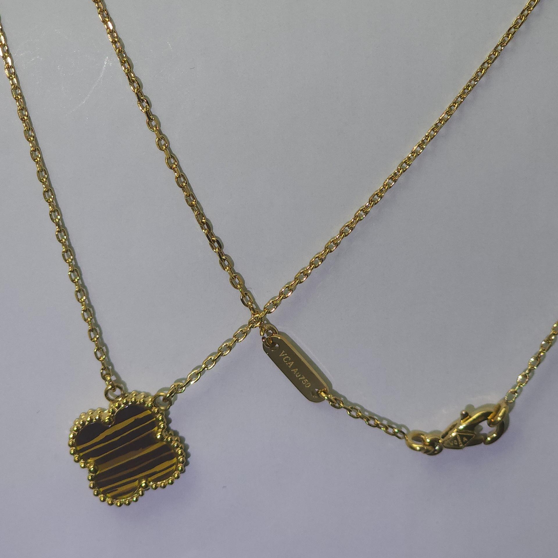 

Ожерелье из титановой стали, высокая версия, четырехлистный клевер, женское ожерелье из натурального перламутра, ожерелье на ключицу, женские украшения в стиле легкой роскоши и высокого класса