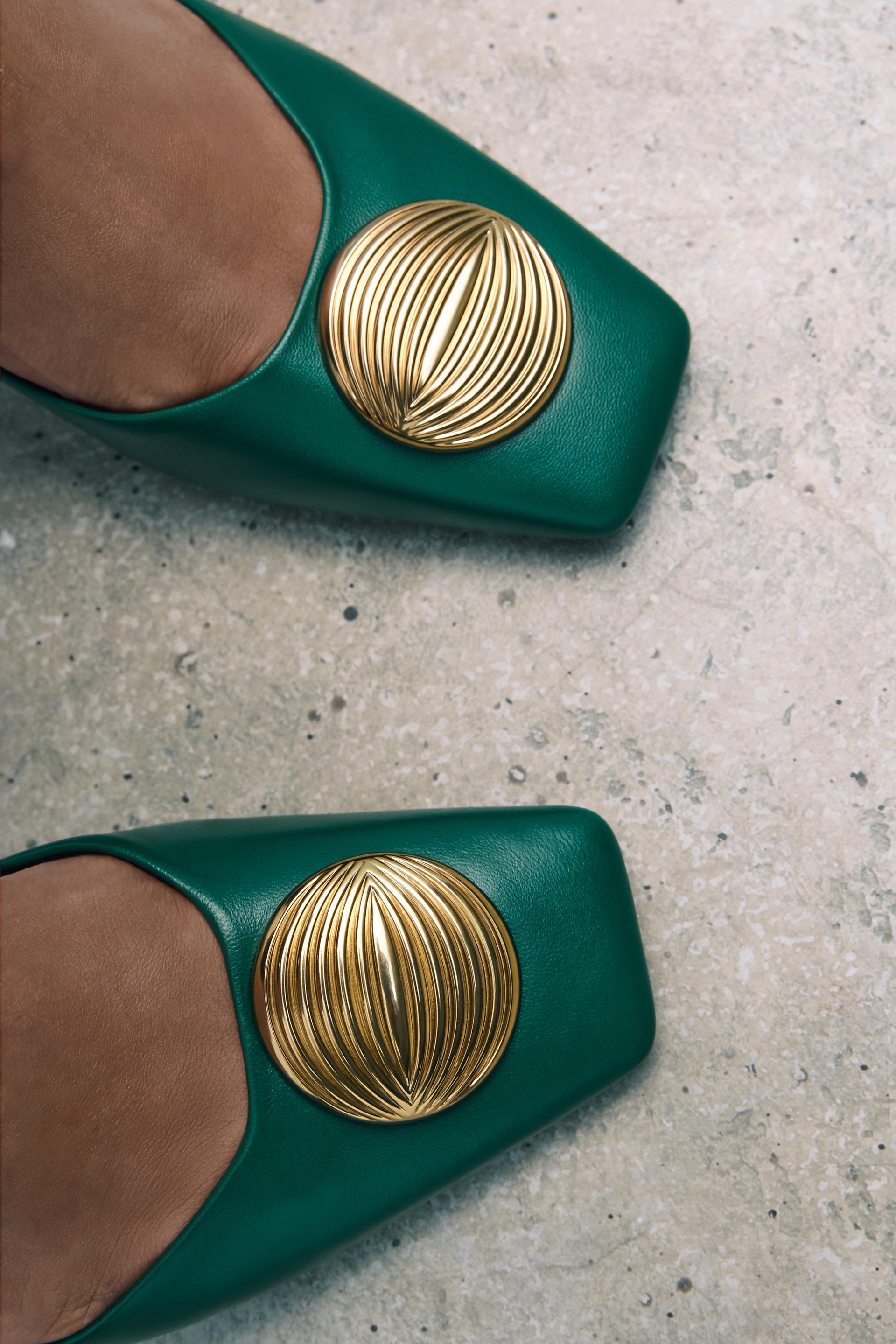 

КОЖАНЫЕ ТУФЛИ С ОТДЕЛКОЙ