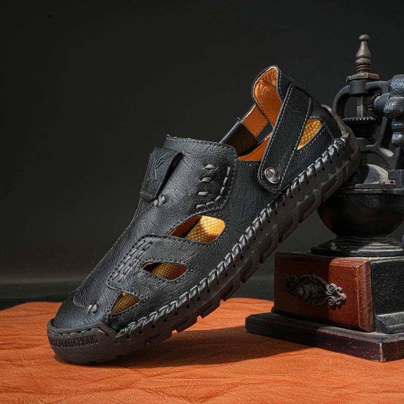 Fashion New Outdoor Sandals Anti-collision Toe Man Summer Shoes New Arrival Mens Hollow Out Flats Leisure Walk Sandals Wading Aqua Shoes