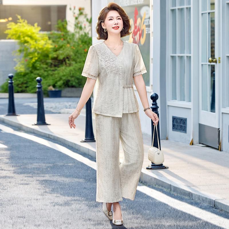 

Stylish Summer Two-Piece Short Sleeve Outfit for Middle-Aged and Older Women (Ages 40-60) XL (suggested 95-110 kg)