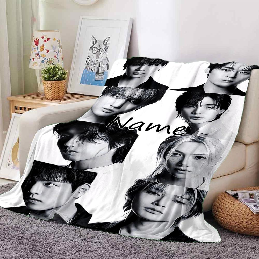 Personalisierte Decke im Stray Kids-Design - Perfekt für Sofa, Bett, Reisen & Outdoor | Maschinenwaschbar, Gemütlich & Langlebig.