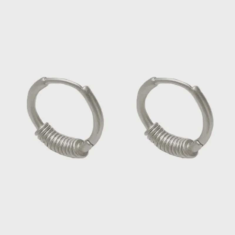 

Ретро металлические серьги-пружинки в форме круга - модный аксессуар в холодном стиле