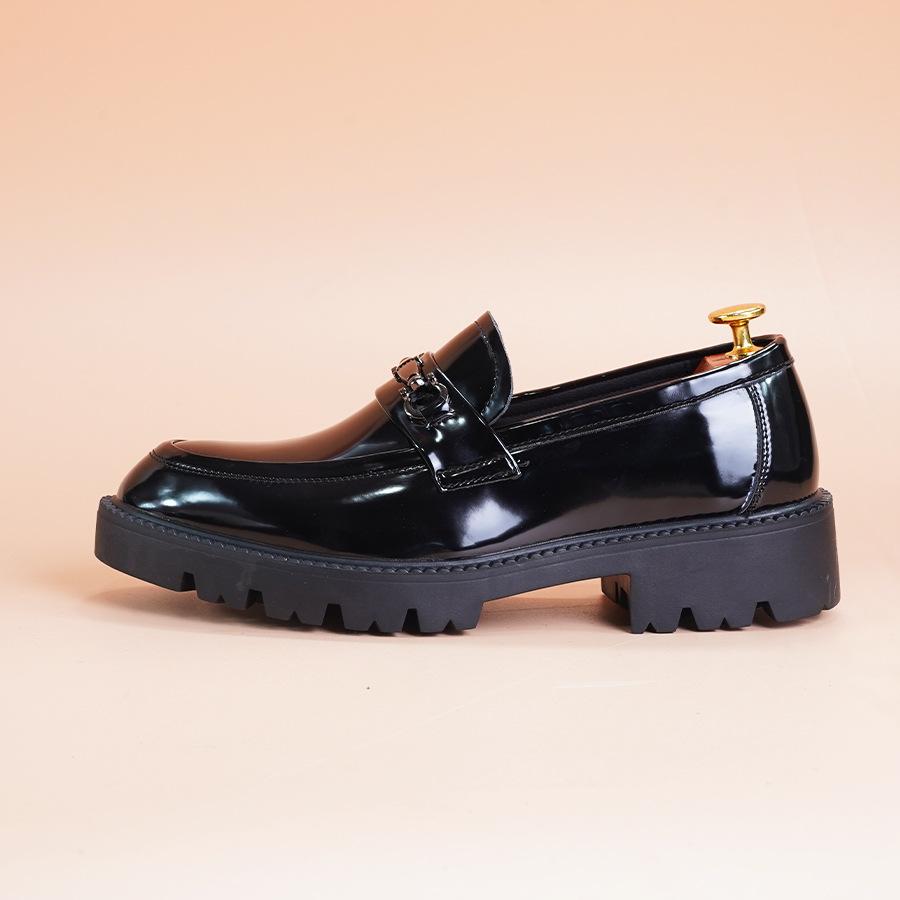 Chaussures décontractées haut de gamme pour hommes version coréenne de mocassins chaussures en cuir 2025 printemps nouveau cuir paresseux une pédale respirantes chaussures pour hommes