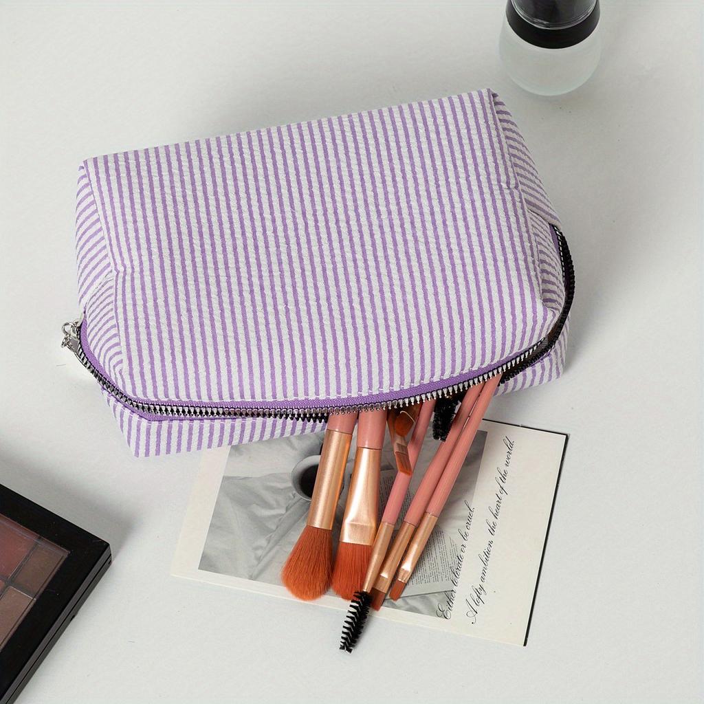 1Pc Seersucker Cosmetic Bag Hand-held Large Capacity Wash Bag Embroidered Stripes Travel Cosmetic Storage Bag for Outdoor Travel Home Storage