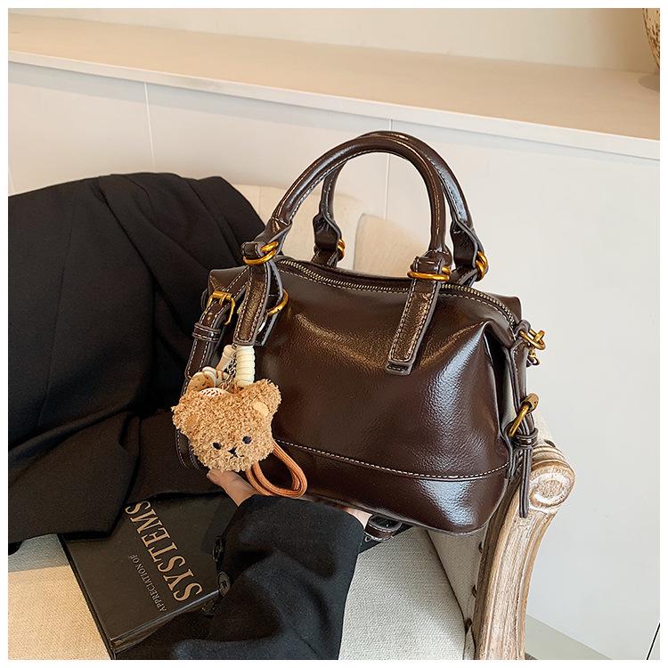 

2024 Вінтажна сумка Бостон: Високоякісна європейська та американська дорожня сумка кросбоді на плече для жінок Without pendants кавовий