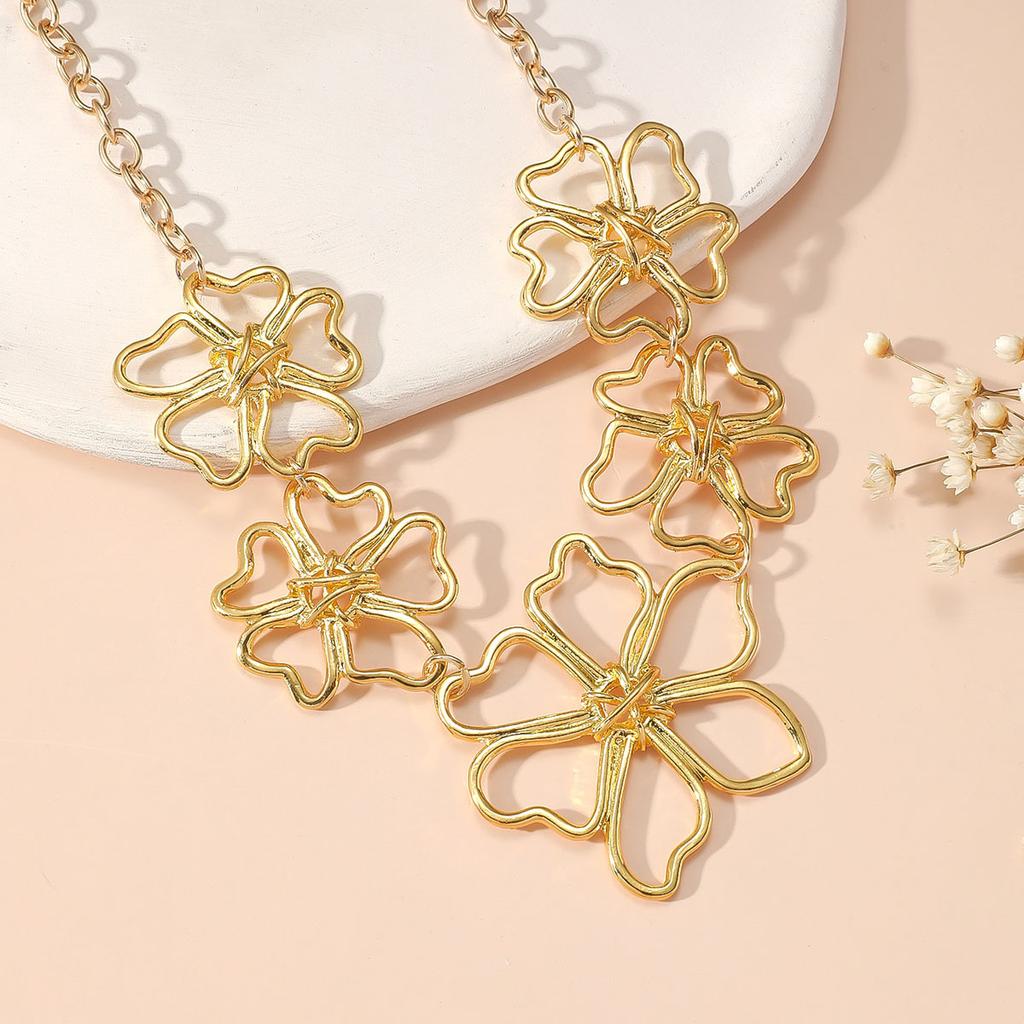 Popular Light Luxury Gold Shell Gold Flower Temperament Versatile Trend Design Necklace Jewelry