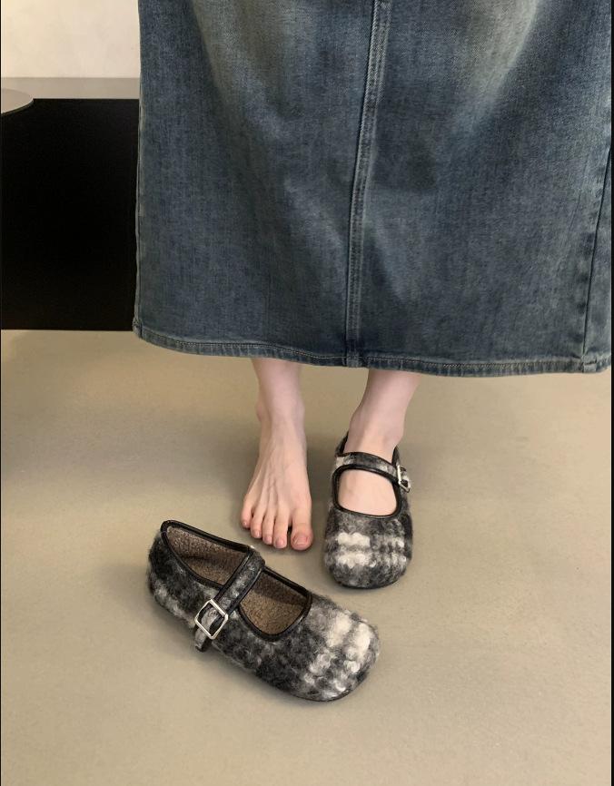 Fairy Fluffy Shoes Female Winter Wear 2025 New Korean Version of High-end Color Matching and Velvet Warm Flat Mary Jane Shoes